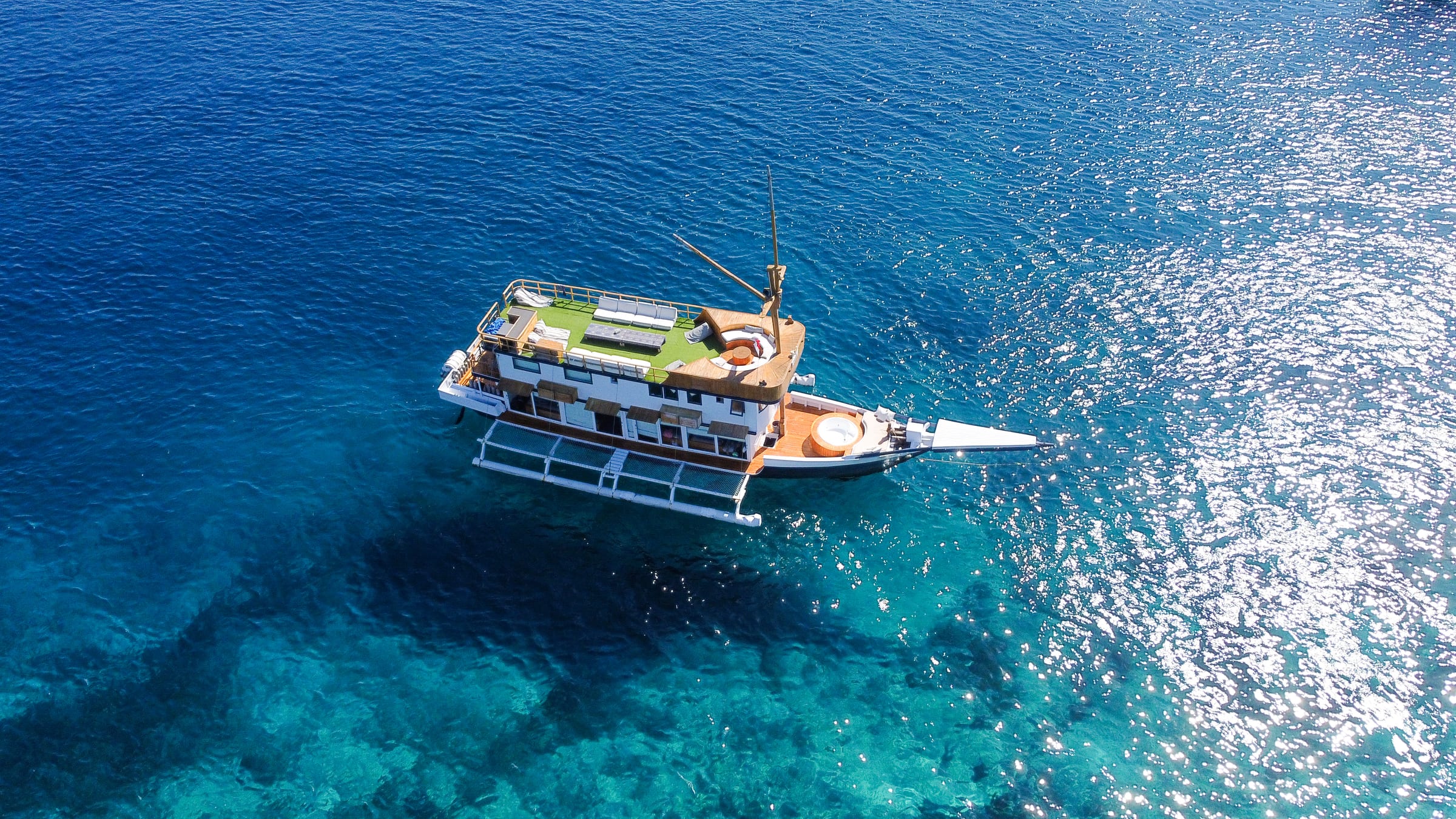 Sea Familia under sail