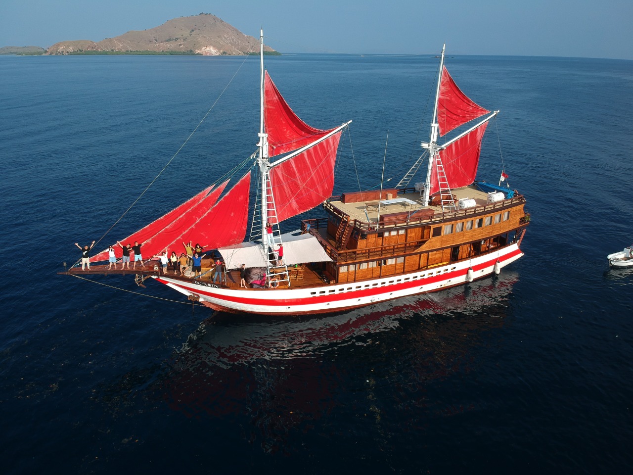 Sea Familia II — 36m phinisi liveaboard